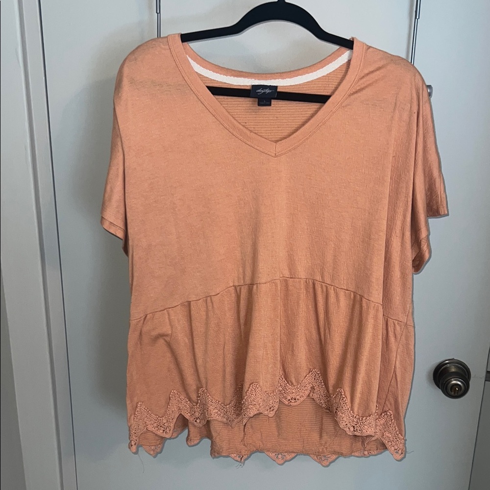 Buckle Peach V-Neck Top with Lace Hem